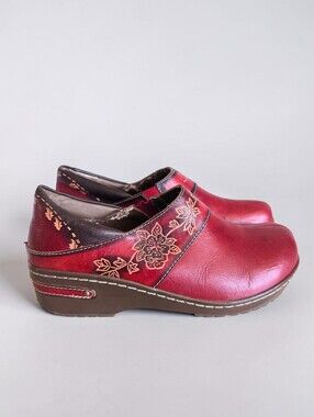 L'Artiste by Spring Step Burbank Leather Clog.